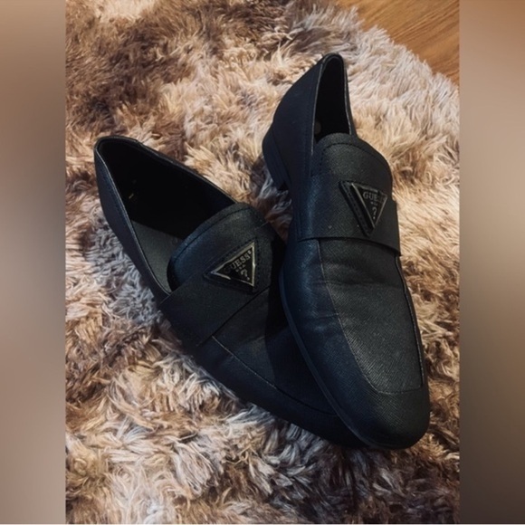 GUESS Men’s Minimalist Black Slip-On Loafers | Size 8 - Picture 2 of 5